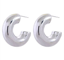 Load image into Gallery viewer, Chunky Huggie Hoop.