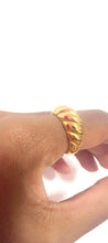 Load image into Gallery viewer, Close-up of ribbed band ring design on someone's finger