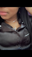 Load image into Gallery viewer, Dainty Cross Necklace.