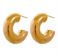 Load image into Gallery viewer, Chunky Huggie Hoop
